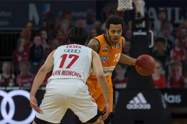 并在禁区形 并在禁区形