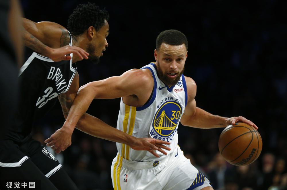 与队员交流 与队员交流